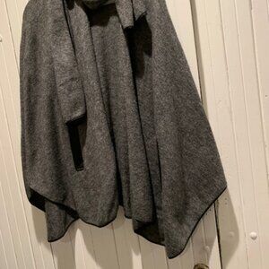 Renn coat, grey flannel with wrap collar